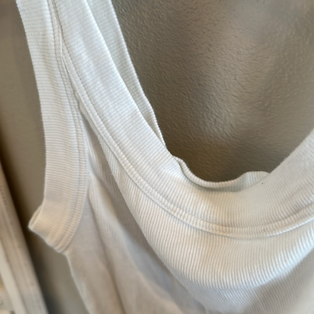 Easy Standard White Ribbed Tank - Picture 4 of 5
